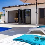 Nature Lovers Retreat - Casa Irena With Pool