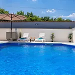 בית נופש Nature Lovers Retreat - Casa Irena With Pool