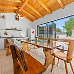 בית נופש Nature Lovers Retreat - Casa Irena With Pool *