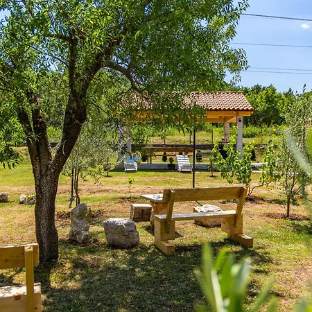 Nature Lovers Retreat - Casa Irena With Pool בית נופש