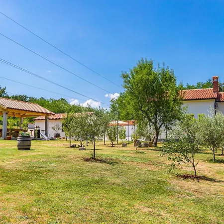 בית נופש Nature Lovers Retreat - Casa Irena With Pool Kršan