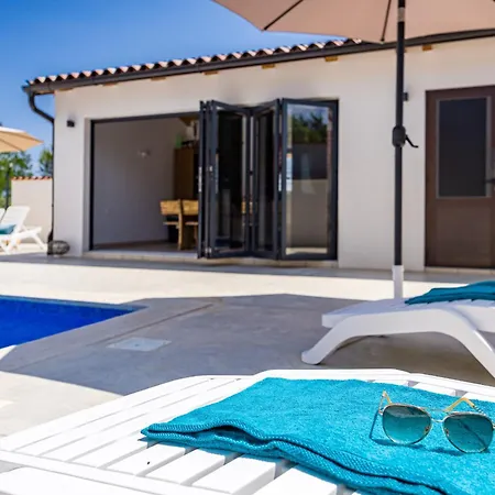 Nature Lovers Retreat - Casa Irena With Pool