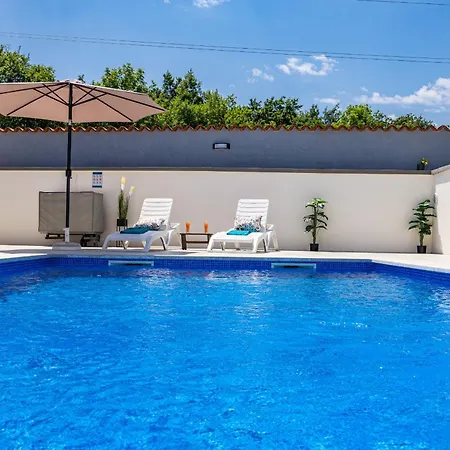 Feriehus Nature Lovers Retreat - Casa Irena With Pool