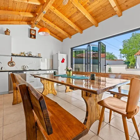 Hébergement de vacances Nature Lovers Retreat - Casa Irena With Pool *