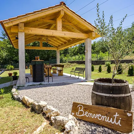 Nature Lovers Retreat - Casa Irena With Pool Hébergement de vacances
